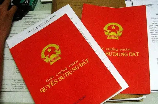 Hợp đồng chuyển nhượng quyền sử dụng đất không công chứng có giá trị không